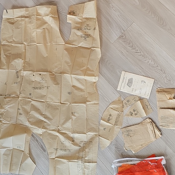 Vintage Butterick Halloween Pattern & Fabric For Pumpkin Costumes - Picture 5 of 8